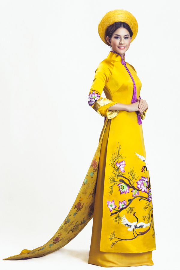 Tiết lộ trang phục áo dài Hương Trâm mang đi dự thi Hoa hậu Quốc tế 2