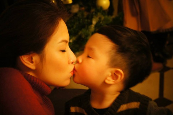 Con trai Đan L&ecirc; c&agrave;ng lớn c&agrave;ng giống bố 7