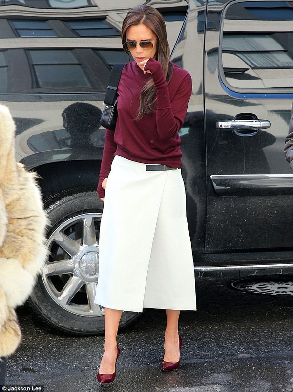 Victoria Beckham mặc đồ mỏng manh giữa trời lạnh như cắt 2