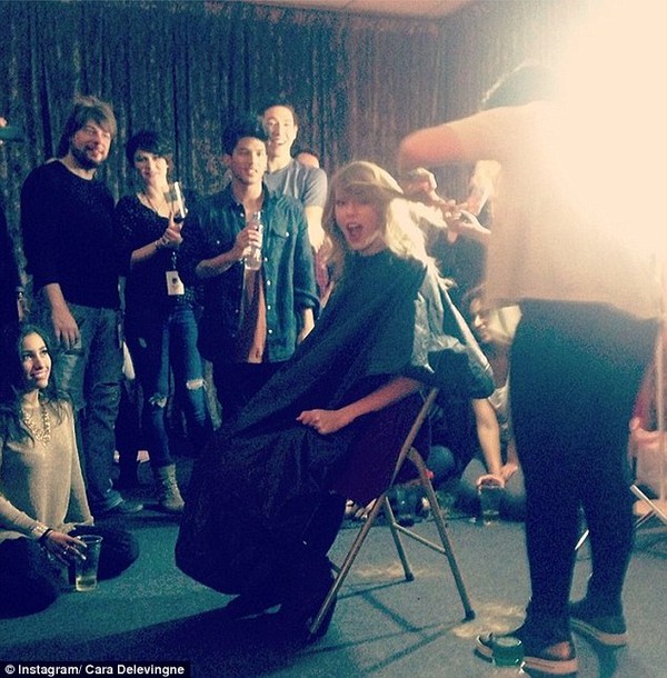 Taylor Swift đã cắt phăng mái tóc của mình 2