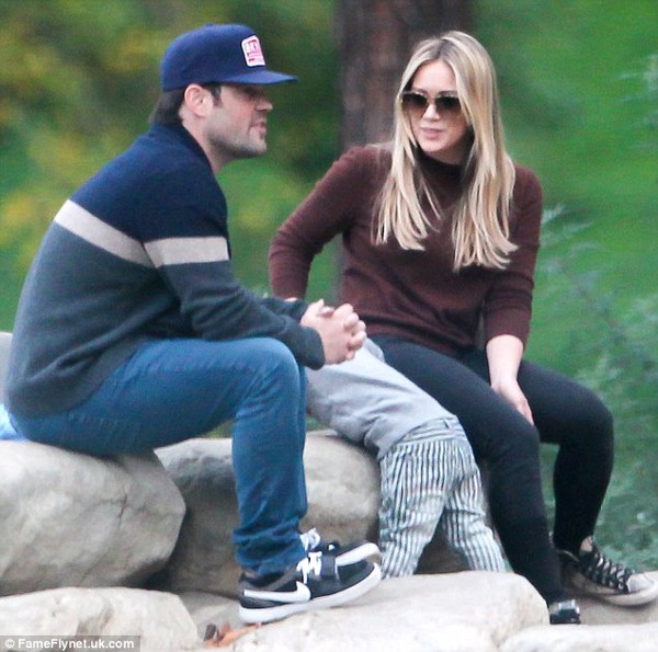 Hilary Duff đưa con trai đi chơi sau tuyên bố ly hôn 6