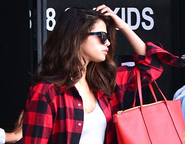 Selena Gomez xuất hiện khỏe mạnh sau khi vào trại cai nghiện 2