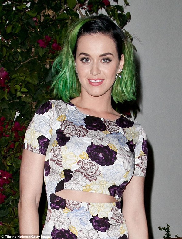 Katy Perry "nghiện" được quan tâm 1