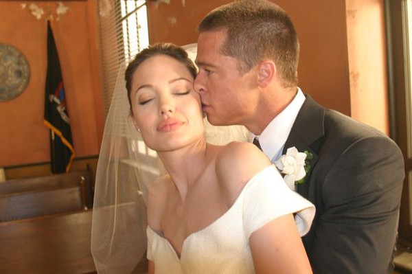 Brad Pitt - Angelina Jolie: 10 năm đường tới đám cưới trong mơ 12