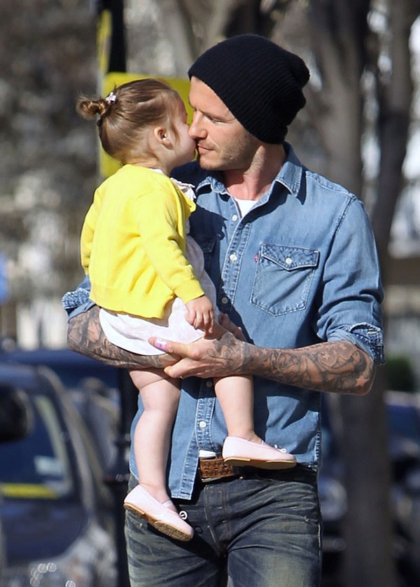 Ngắm khoảnh khắc Beckham và con gái Harper hôn nhau đầy tình cảm 7