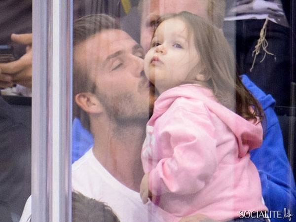 Ngắm khoảnh khắc Beckham và con gái Harper hôn nhau đầy tình cảm 11