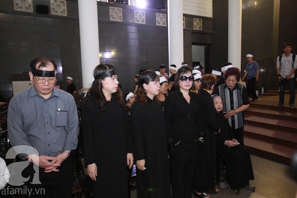 Đám tang NSND Trịnh Thịnh có đông đủ người trong nghề tiễn đưa 13
