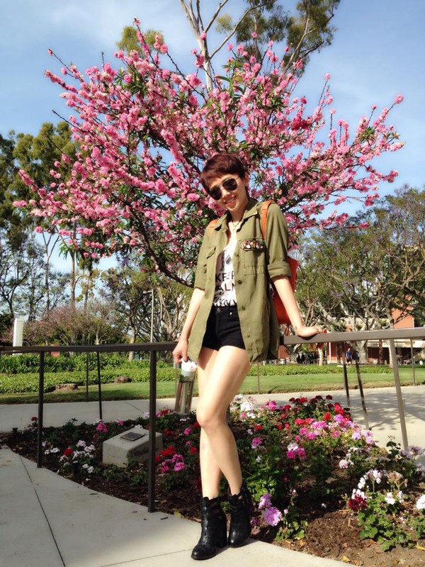 Tóc Tiên khoe đôi chân dài nuột nà với sooc ngắn 2 Tóc Tiên khoe đôi chân dài nuột nà với sooc ngắn 2