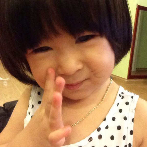 Con gái xinh như búp bê nhà Huy Khánh vừa tròn 2 tuổi 9
