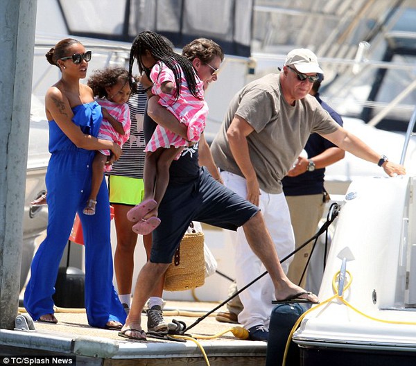 Mel B cùng gia đình đi nghỉ bằng du thuyền sang trọng 2