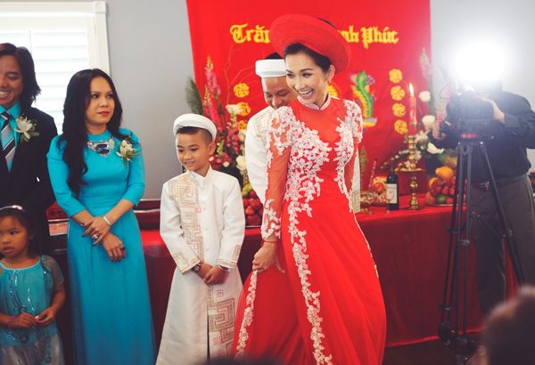 Kim Hiền mặc áo dài truyền thống trong lễ cưới tại Mỹ 6