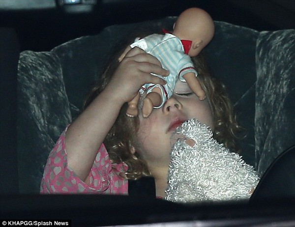 Con gái út nhà Nicole Kidman ngày càng giống mẹ 7