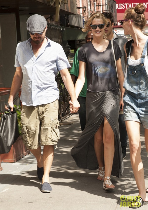 Hậu scandal tình ái, Leonardo DiCaprio vui vẻ bên bạn gái 5
