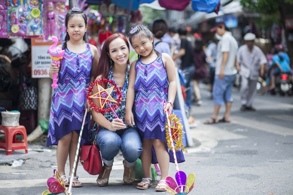 Subeo đón Trung thu xa bố mẹ, con gái Thủy Tiên - Công Vinh được tặng đầu sư tử 5