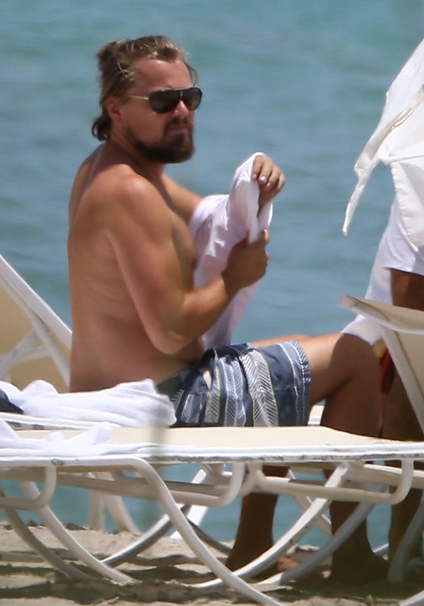Leonardo DiCaprio béo ú, râu ria xồm xoàm như ông già 5