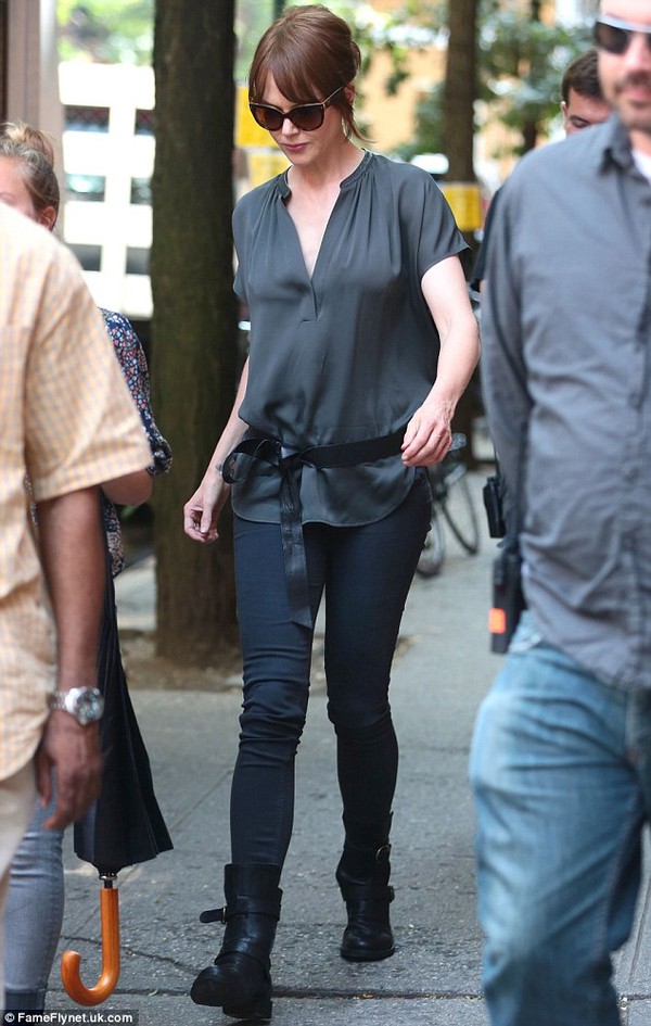 Nicole Kidman trẻ ngỡ ngàng khi để tóc ngắn 3