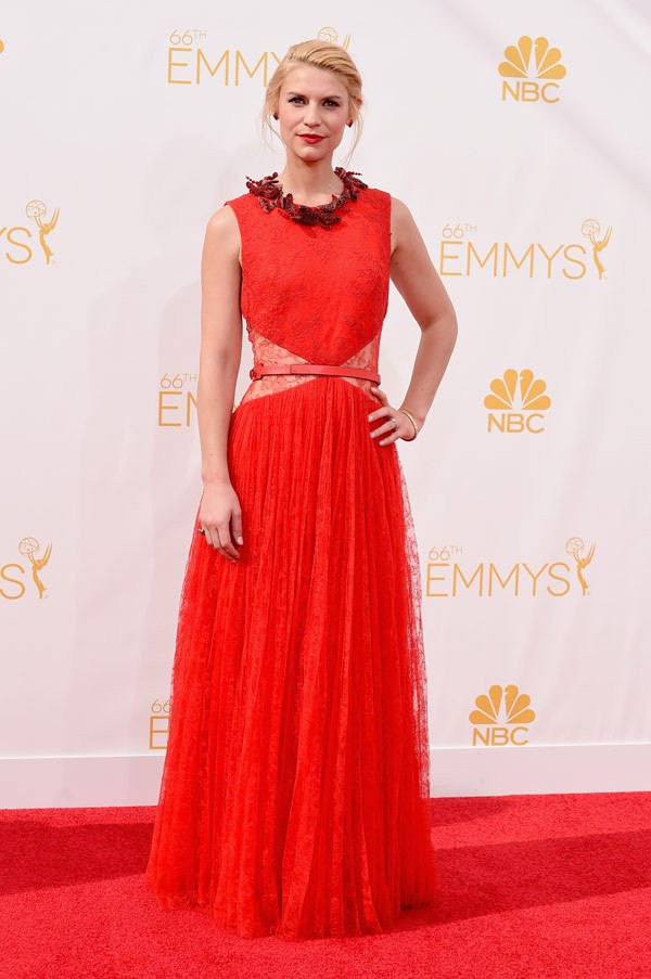 Mỹ nhân Hollywood đỏ rực rỡ trong lễ trao giải Emmy Awards 3