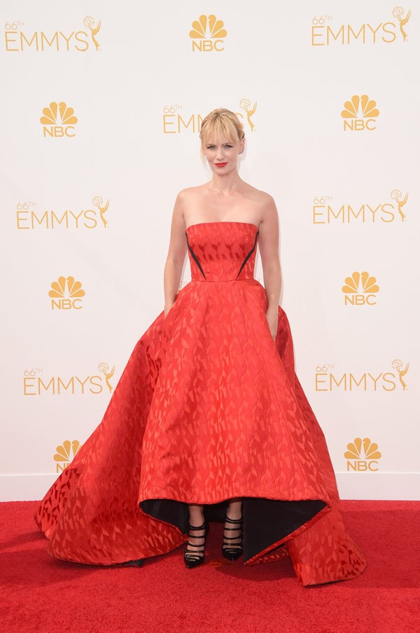 Mỹ nhân Hollywood đỏ rực rỡ trong lễ trao giải Emmy Awards 2