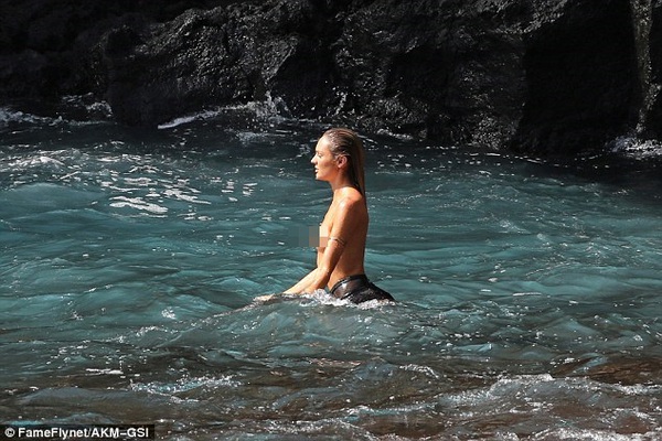 Hậu trường buổi chụp ảnh bán nude của chân dài Candice Swanepoel 10