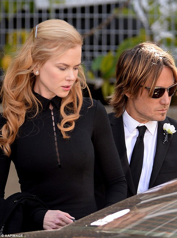 Nicole Kidman khóc nức nở trong ngày đưa tang cha 1