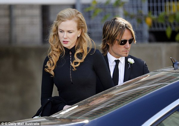 Nicole Kidman khóc nức nở trong ngày đưa tang cha 2