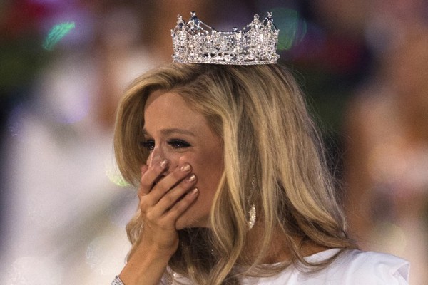 Hoa hậu Mỹ 2015 khóc òa trong ngày đăng quang 8