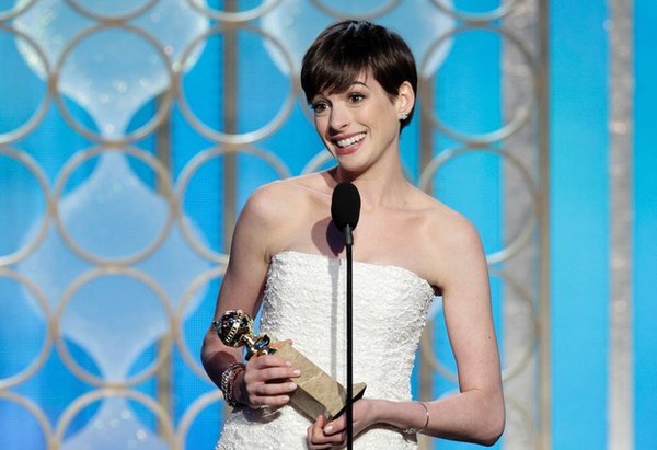 Anne Hathaway rinh Quả Cầu V&agrave;ng cho vai g&aacute;i điếm 2