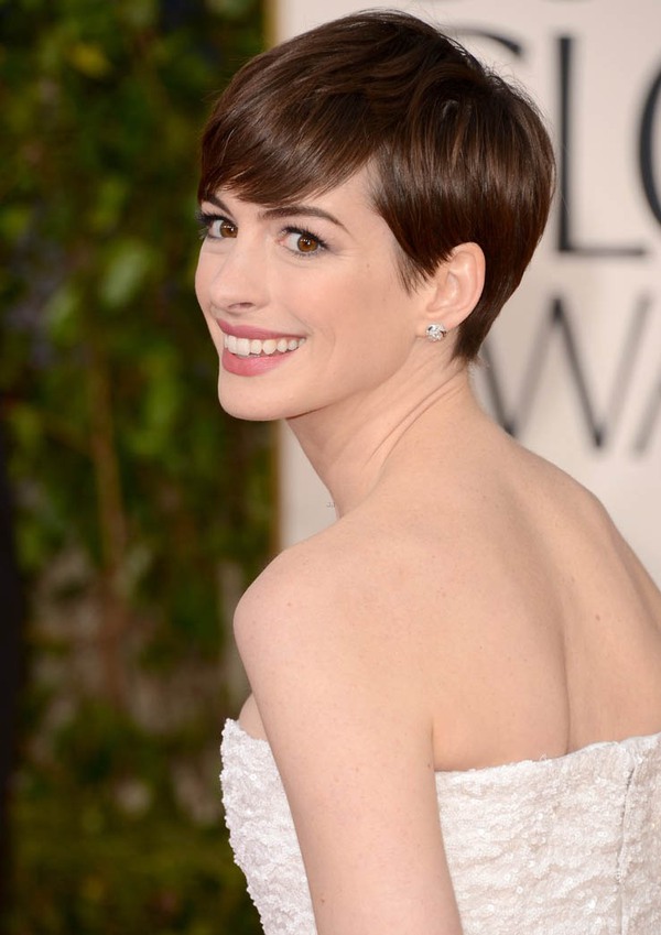 Anne Hathaway rinh Quả Cầu V&agrave;ng cho vai g&aacute;i điếm 1