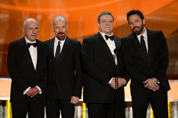 Mỹ nhân rực rỡ trên thảm đỏ tiền Oscar 18