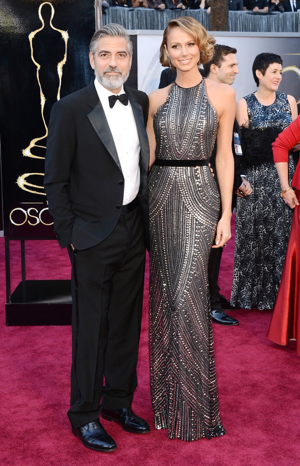 Kristen Stewart chống nạng dự giải Oscar 15