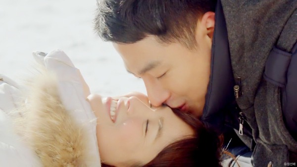 Song Hye Kyo đẹp như nữ thần tr&ecirc;n nền tuyết trắng 3