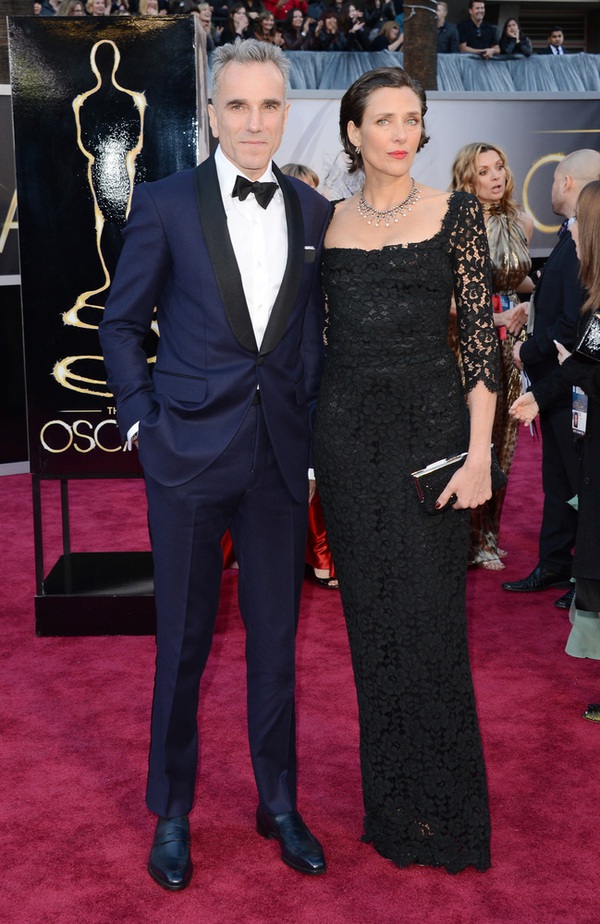 Kristen Stewart chống nạng dự giải Oscar 9