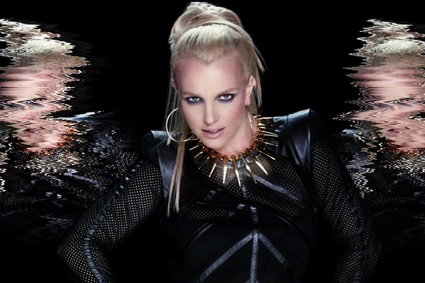 Britney bị đồng nghiệp tố hát 