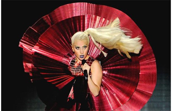 Lady Gaga hủy toàn bộ tour để phẫu thuật khẩn cấp 2