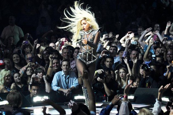 Lady Gaga hủy toàn bộ tour để phẫu thuật khẩn cấp 3
