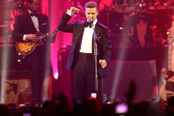 Justin Timberlake đốt cháy sân khấu sau 5 năm vắng bóng 3