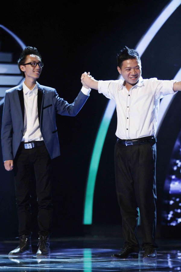 Ch&agrave;ng trai kh&ocirc;ng tay thẳng tiến chung kết Got Talent 8