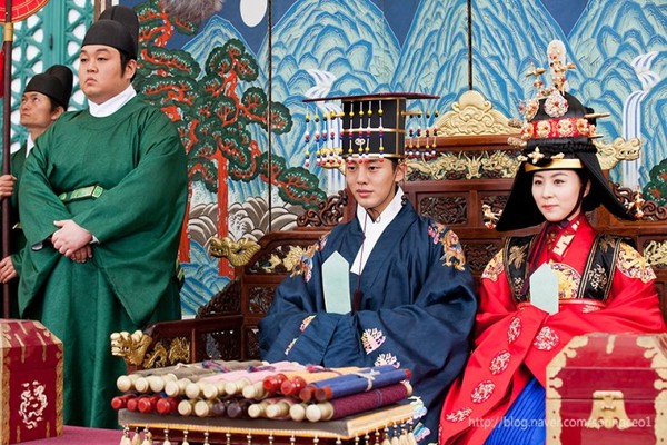 Kim Tae Hee, Yoo Ah In chia tay trong bịn rịn 4