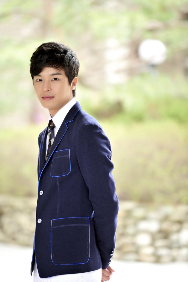 Song Seung Hun tiết lộ từng bị... lừa t&igrave;nh! 8