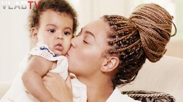 Beyonce gây bất ngờ vì mang con gái lên sân khấu 2