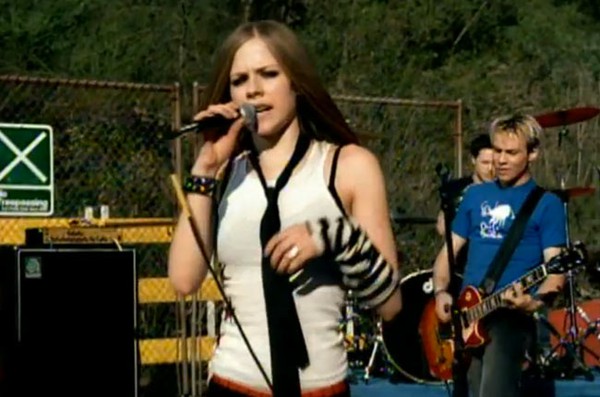 Avril Lavigne không hề già đi sau... 11 năm! 3