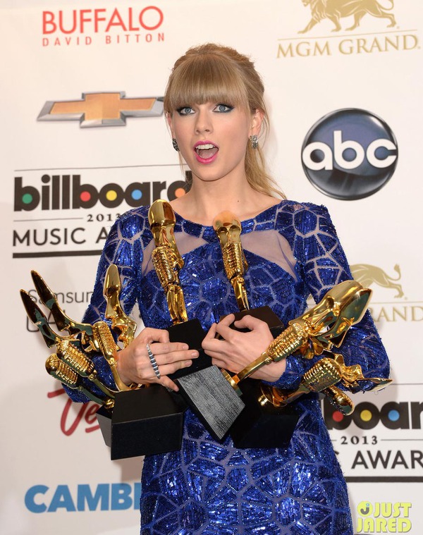 Taylor Swift xinh đẹp đại thắng giải Billboard 2013 1
