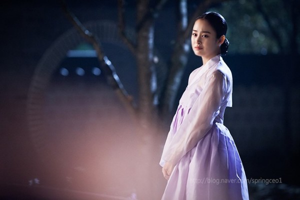 Nhìn lại vẻ đẹp rực rỡ của Kim Tae Hee trong 