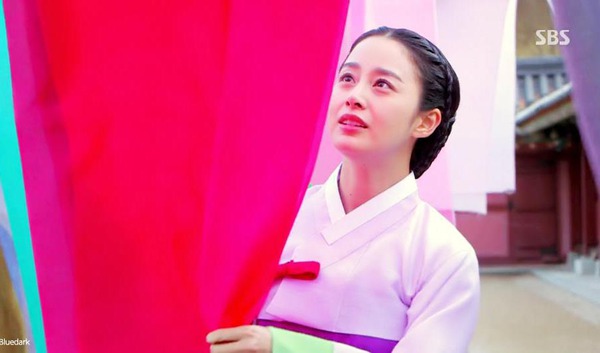 Nhìn lại vẻ đẹp rực rỡ của Kim Tae Hee trong "Jang Ok Jung" 2