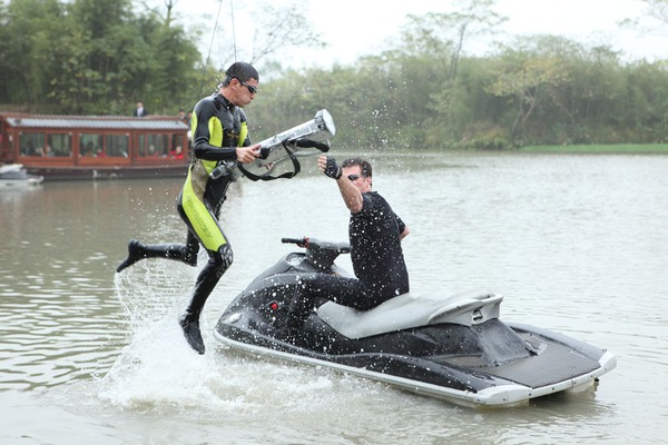 Lâm Chí Linh, Lưu Đức Hoa mang "James Bond" châu Á đến VN 4