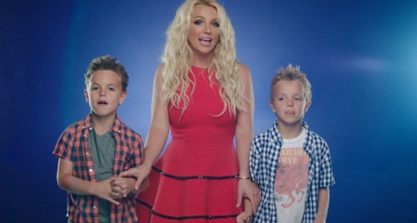 Britney khoe hai con trai dễ thương trong OST 