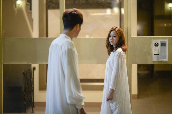 Gong Hyo Jin bị linh hồn bạn gái So Ji Sub "ám" 1