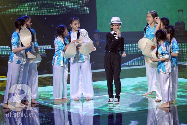The Voice Kids: Quang Anh cực chất với màn diễn quá chuyên nghiệp 16