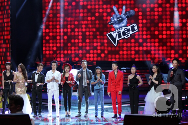 Liveshow 1 The Voice: Dương Hoàng Yến nghẹn ngào hát về cha 31