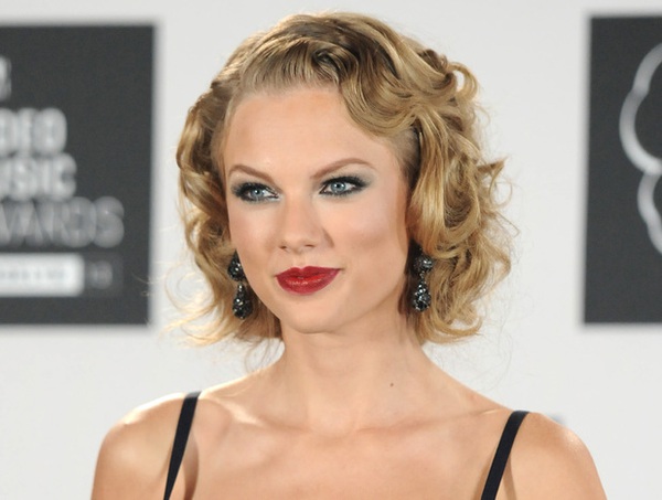 Taylor Swift vượt mặt bạn trai cũ khi lập 2 kỷ lục Guinness 1